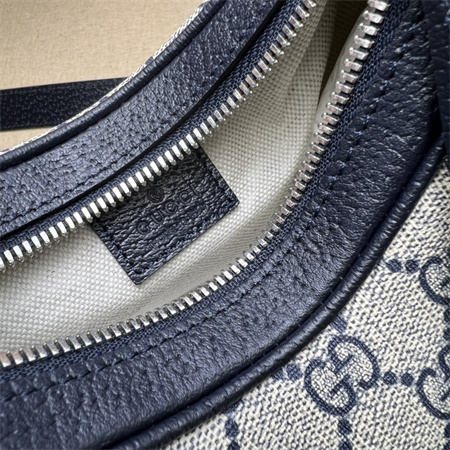 Gu.cci Attache small shoulder bag GG Supreme canvas 699409