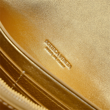 BV Andiamo Large Flap Wallet Lambskin Gold