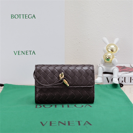 BV Andiamo Large Flap Wallet Lambskin Fondant