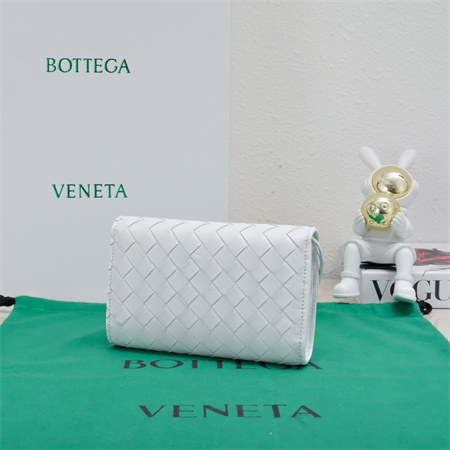 BV Andiamo Large Flap Wallet Lambskin White