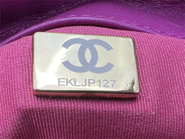 Large Chanel 19 Bag Tweed Gold Tone fuchsia AS1161