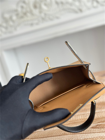 Hermes Kelly Mini II Bag Epsom Leather Biscuit/Craie/Black HS