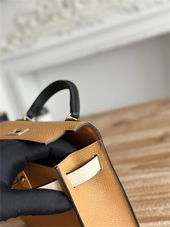 Hermes Kelly Mini II Bag Epsom Leather Biscuit/Craie/Black HS