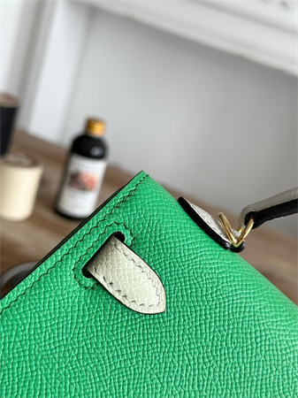 Hermes Kelly Mini II Bag Epsom Leather Vert Comics/Craie HS