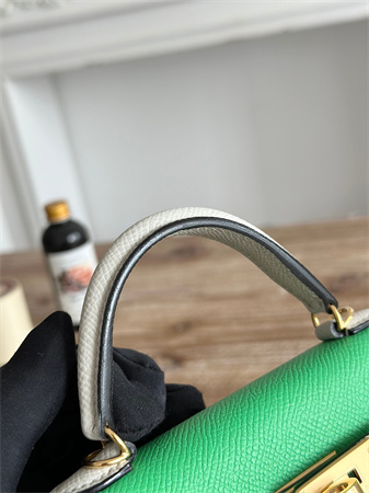 Hermes Kelly Mini II Bag Epsom Leather Vert Comics/Craie HS