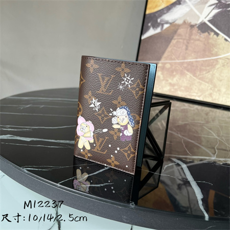 L.V  Passport Cover Vivienne Holidays Monogram Canvas M12237