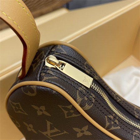 L.V POCHETTE CROISSANT Shoulder Bag Monogram Canvas M51510