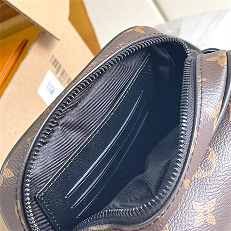 L.V CHRISTOPHER WEARABLE WALLET Monogram Canvas M69404