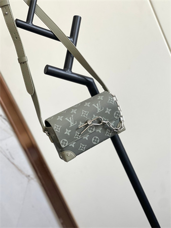 L.V Steamer Wearable Wallet Monogram Gradient coated canvas Khaki Green M11543