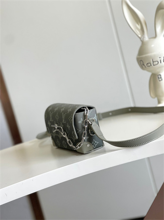 L.V Steamer Wearable Wallet Monogram Gradient coated canvas Khaki Green M11543