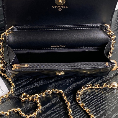 Chanel Flap Phone Holder with Chain Shiny Lambskin, Imitation Pearls & Gold-Tone Metal Black AP4284