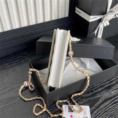 Chanel Flap Phone Holder with Chain Shiny Lambskin, Imitation Pearls & Gold-Tone Metal White AP4284