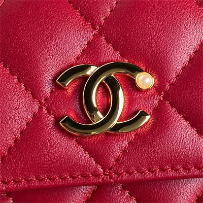 Chanel Flap Phone Holder with Chain Shiny Lambskin, Imitation Pearls & Gold-Tone Metal Red AP4284