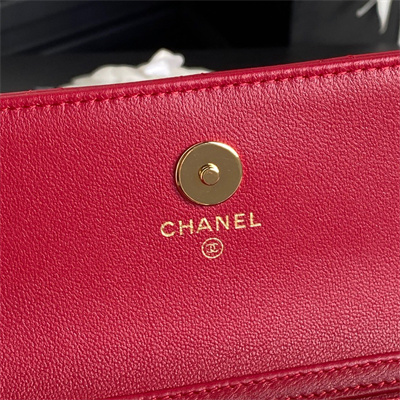 Chanel Flap Phone Holder with Chain Shiny Lambskin, Imitation Pearls & Gold-Tone Metal Red AP4284