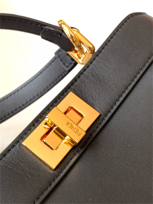 Fen.di PEEKABOO ICONIC ISEEU Small leather bag Black