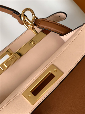 Fen.di PEEKABOO ICONIC ISEEU Medium leather bag Brown