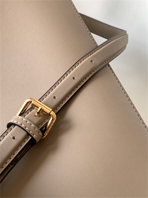 Fen.di PEEKABOO ICONIC ISEEU Medium leather bag Dove Grey