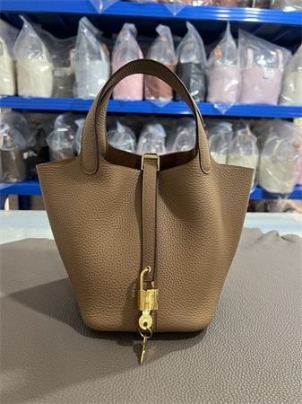 Picotin Lock Bag Taurillon Clemence Leather 18/22CM Gold/Silver Tone Metal In Chai Color HS