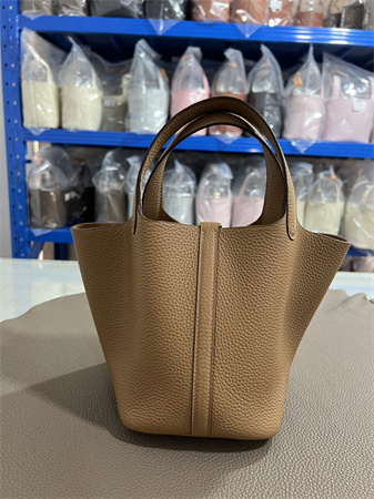 Picotin Lock Bag Taurillon Clemence Leather 18/22CM Gold/Silver Tone Metal In Chai Color HS