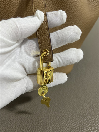 Picotin Lock Bag Taurillon Clemence Leather 18/22CM Gold/Silver Tone Metal In Chai Color HS