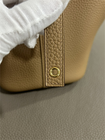 Picotin Lock Bag Taurillon Clemence Leather 18/22CM Gold/Silver Tone Metal In Chai Color HS