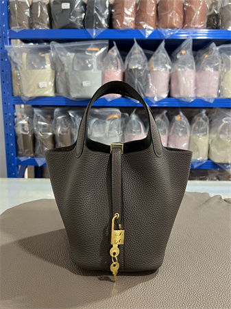 Picotin Lock Bag Taurillon Clemence Leather 18/22CM Gold/Silver Tone Metal In Etain Color HS