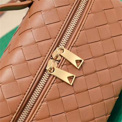 BV Bang Bang Vanity Case Intrecciato Calfskin leather Cork