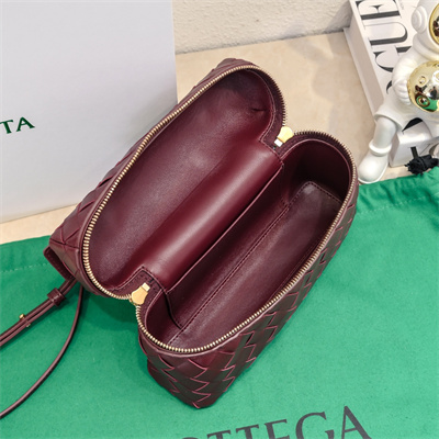 BV Bang Bang Vanity Case Intrecciato Calfskin leather Barolo