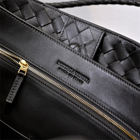 BV Large Andiamo Top handle bag Suede Fondant