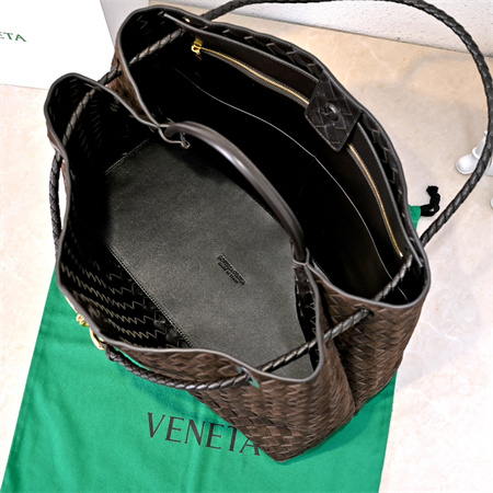 BV Large Andiamo Top handle bag Suede Fondant