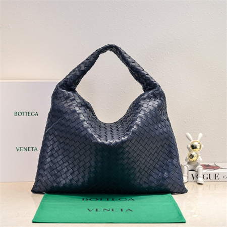 BV Large Hop Shoulder Bag In Calfskin Navy