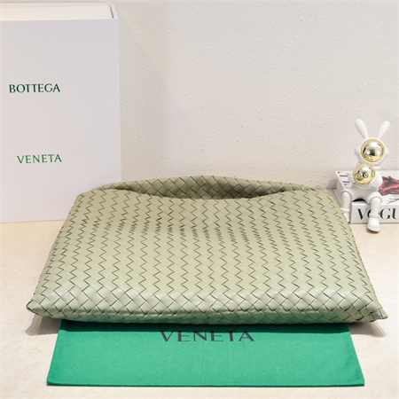 BV Large Hop Shoulder Bag In Calfskin Travertine