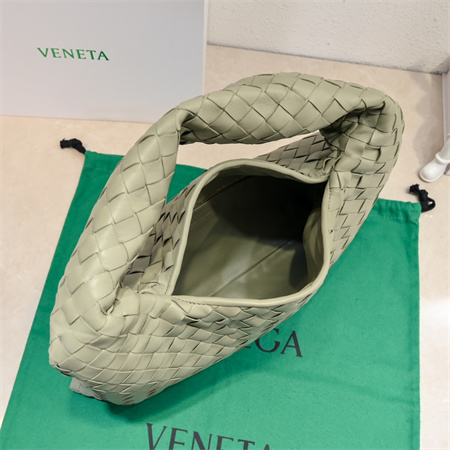 BV Large Hop Shoulder Bag In Calfskin Travertine