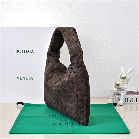 BV Hop Shoulder Bag In Suede Fondant