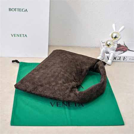 BV Hop Shoulder Bag In Suede Fondant