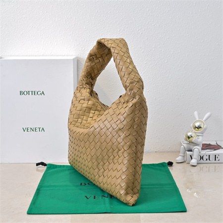 BV Hop Shoulder Bag In Calfskin Brown