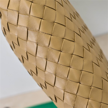 BV Hop Shoulder Bag In Calfskin Brown