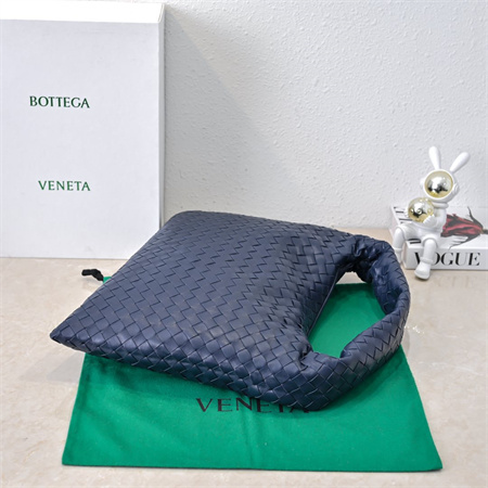 BV Hop Shoulder Bag In Calfskin Navy Blue