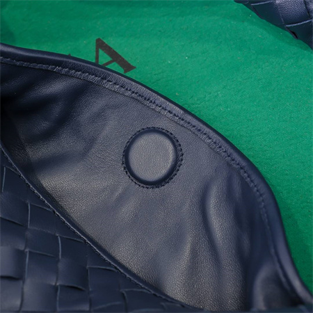 BV Hop Shoulder Bag In Calfskin Navy Blue