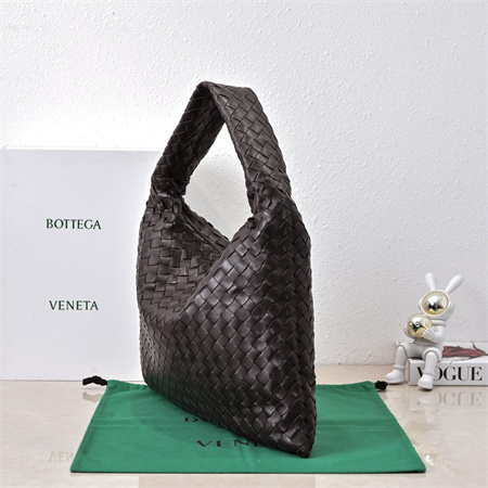 BV Hop Shoulder Bag In Calfskin Fondant