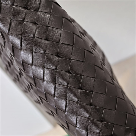 BV Hop Shoulder Bag In Calfskin Fondant