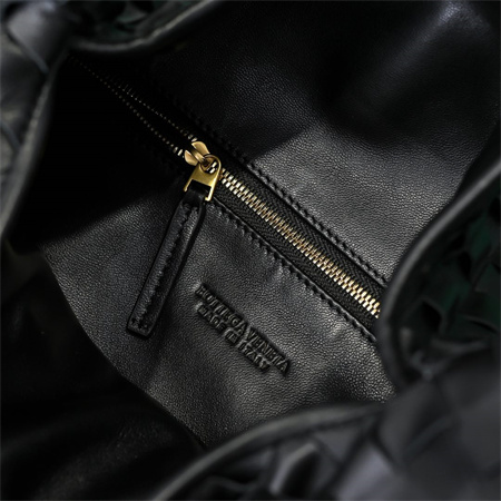 BV Hop Shoulder Bag In Calfskin Black