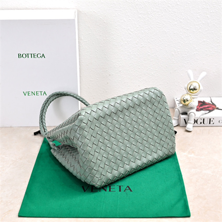 BV Large Parachute Shoulder Bag In Lambskin New Sauge