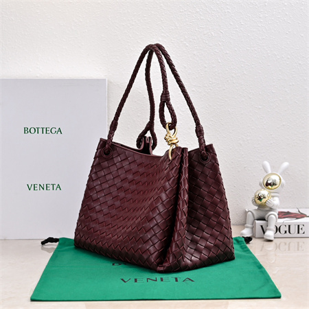 BV Large Parachute Shoulder Bag In Lambskin Burgundy