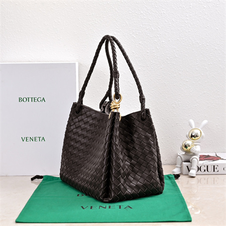 BV Large Parachute Shoulder Bag In Lambskin Fondant