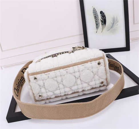 CD Medium Lady Dior D-Lite Bag Shearling Cannage White/Beige
