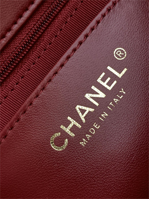 Cha.nel Small Flap Bag Lambskin & Gold-Tone Metal Burgundy AS5174