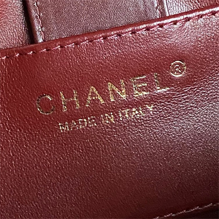 Chanel Clutch Shiny Lambskin & Gold-Tone Metal Burgundy AS5203