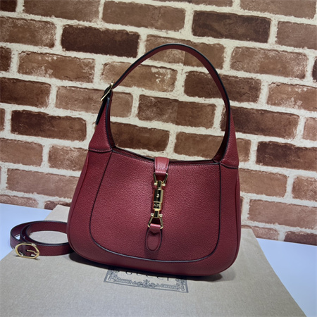 Gu.cci Jackie 1961 Small Shoulder Bag Burgundy Grained Leather 636709