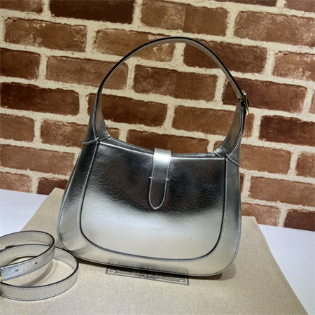Gu.cci Jackie 1961 Small Shoulder Bag Silver Grained Leather 636709